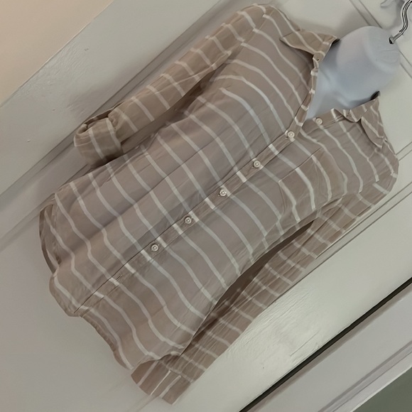 SO Light and flowey button down shirt - Picture 3 of 10